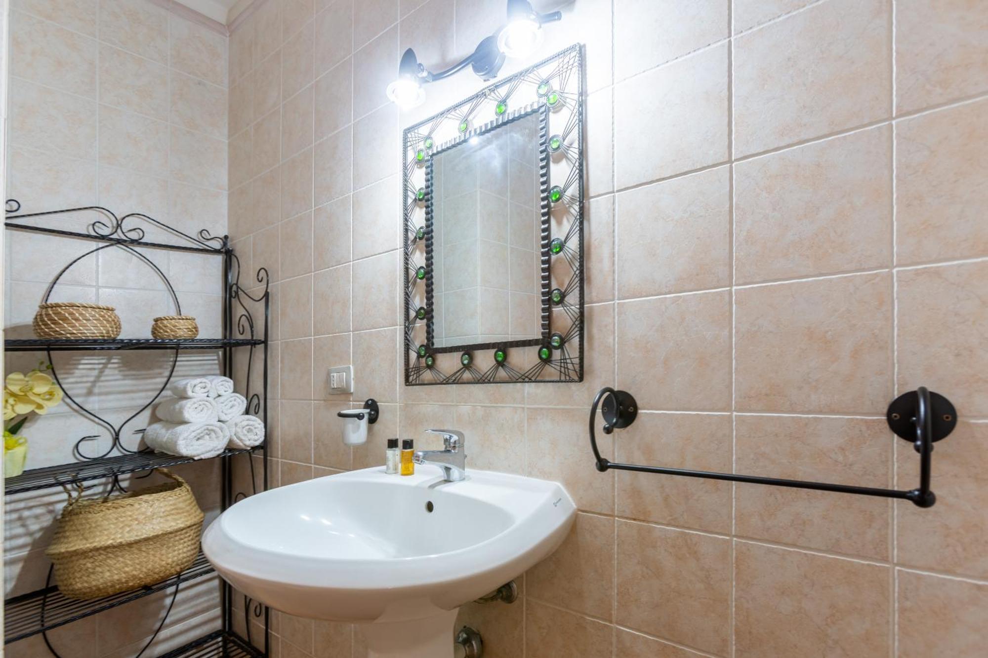 Aetos Home With Shared Swimming Pool - Porto Pino Hill Екстер'єр фото