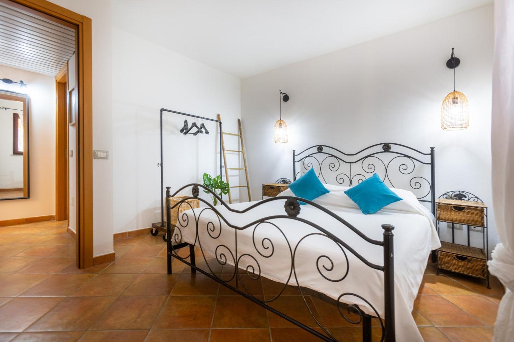 Aetos Home With Shared Swimming Pool - Porto Pino Hill Екстер'єр фото