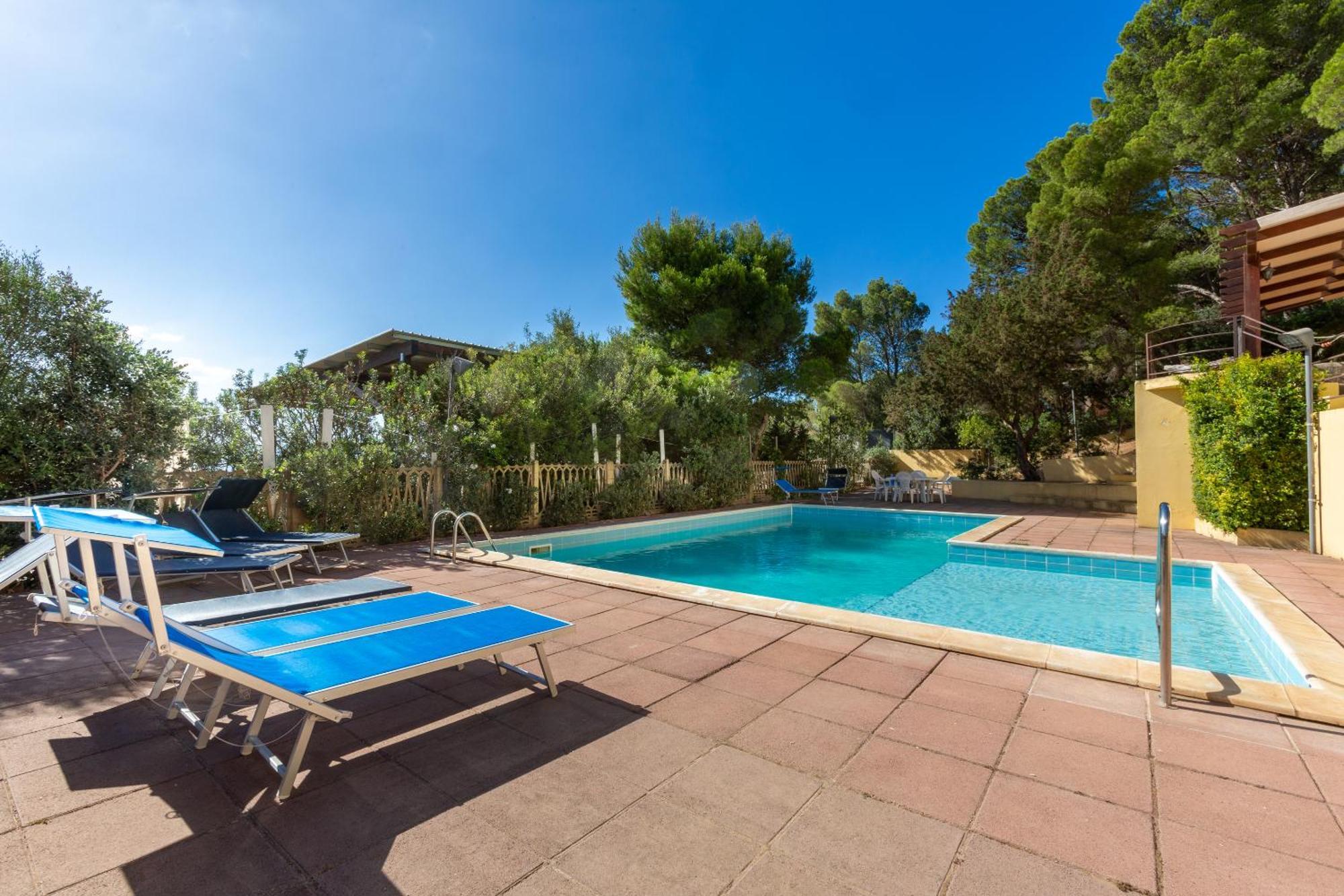 Aetos Home With Shared Swimming Pool - Porto Pino Hill Екстер'єр фото